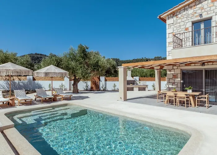 Villa Bedrock Beachside With Private Pool