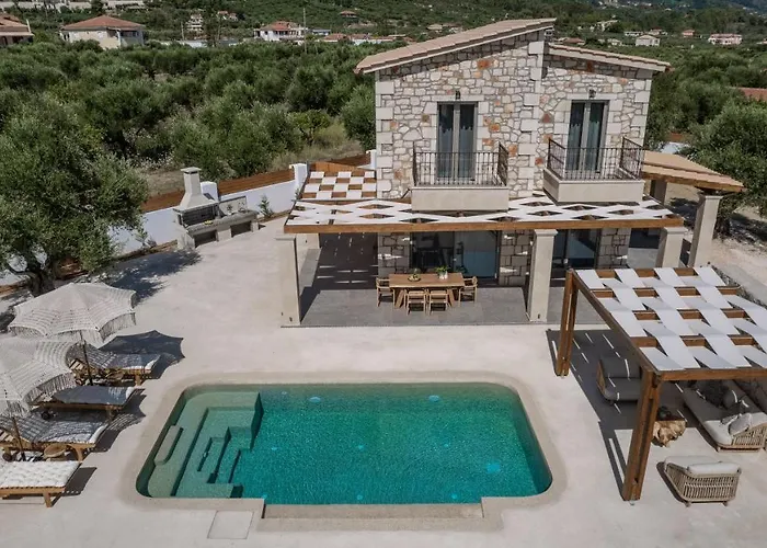 Bedrock Beachside With Private Pool