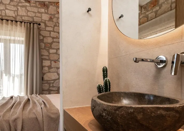 Villa Bedrock Beachside With Private Pool
