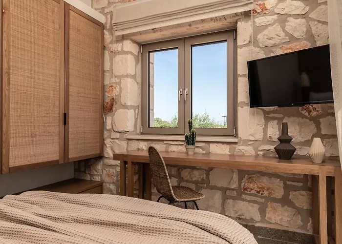 Bedrock Beachside With Private Pool * Vasilikí