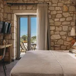 Bedrock Beachside With Private Pool *