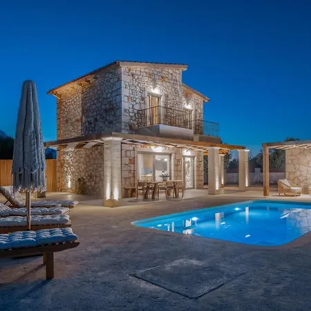 Villa Bedrock Beachside With Private Pool *