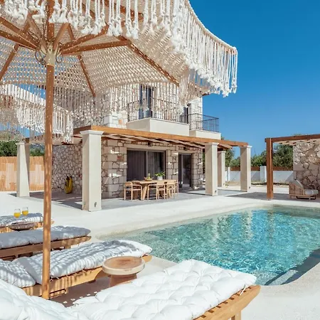 Bedrock Beachside With Private Pool Villa