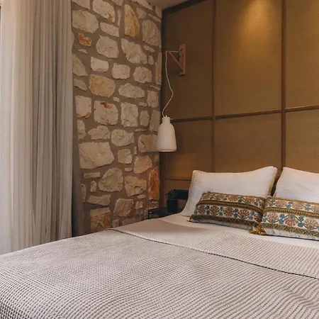 Bedrock Beachside With Private Pool *