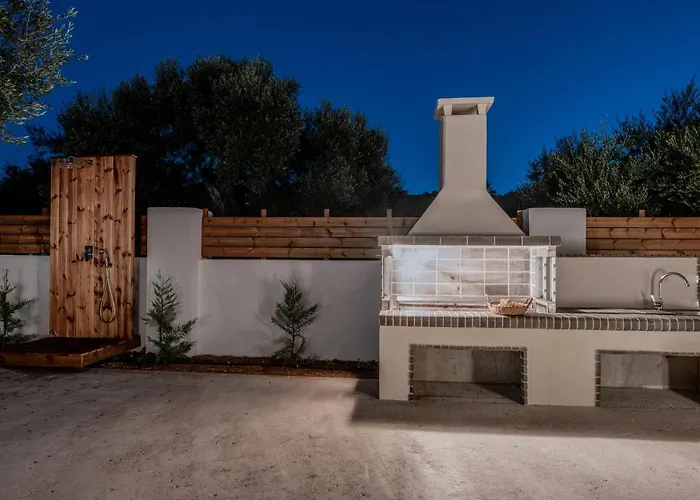 Bedrock Beachside With Private Pool Vila *