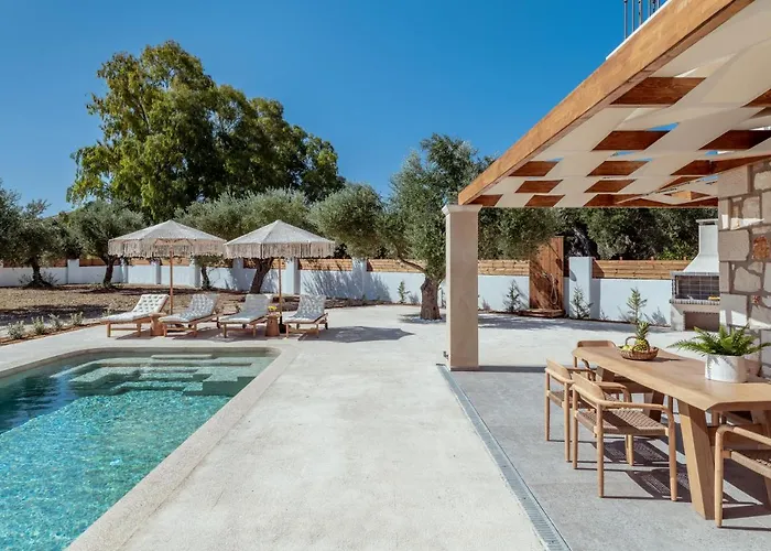 Vila Bedrock Beachside With Private Pool Vasilikí
