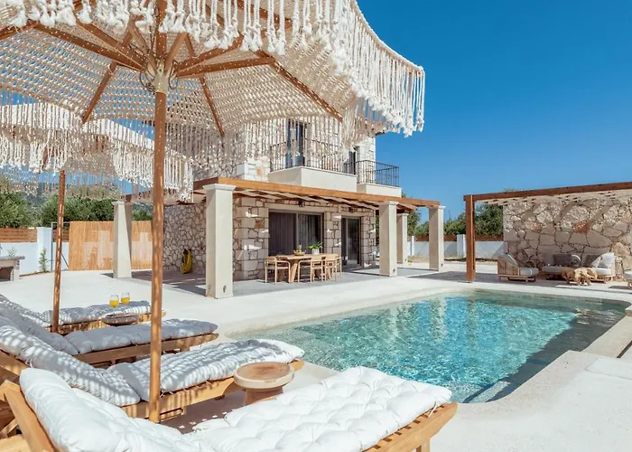 Bedrock Beachside With Private Pool Vila