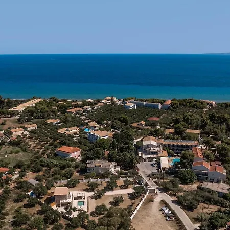 Bedrock Beachside With Private Pool וילה Vasilikí