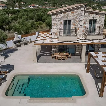 Bedrock Beachside With Private Pool