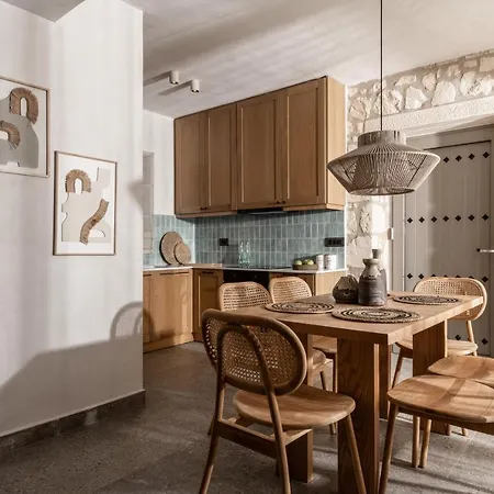 Bedrock Beachside With Private Pool Vasilikí